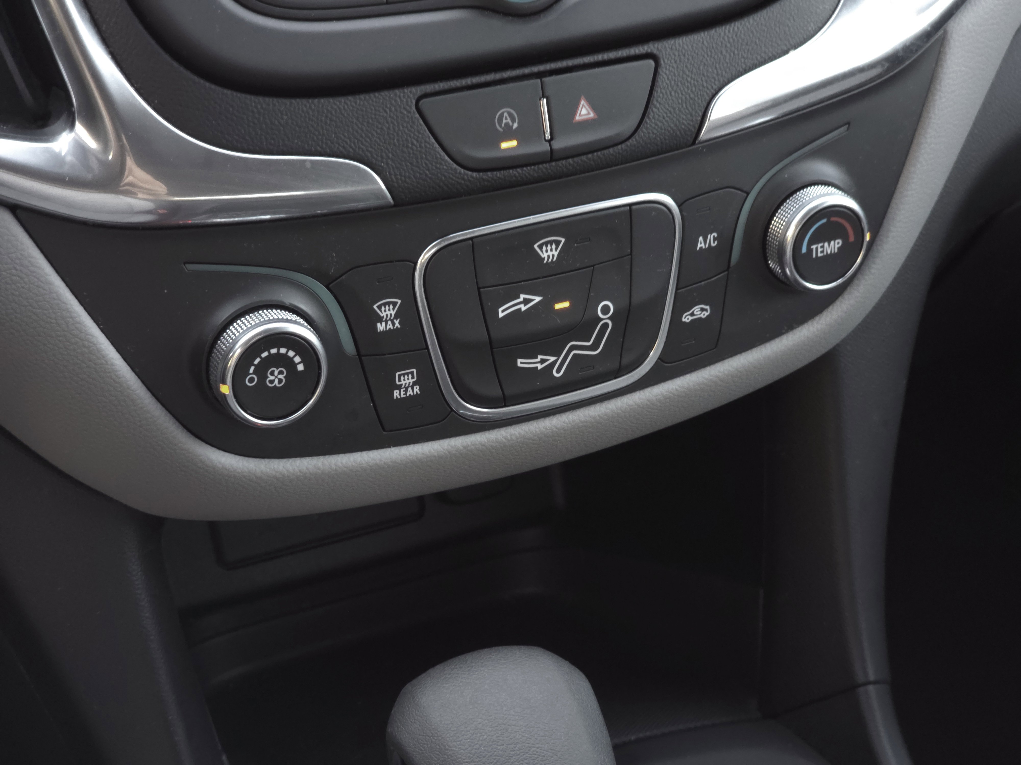 2022 Chevrolet Equinox LT photo 3