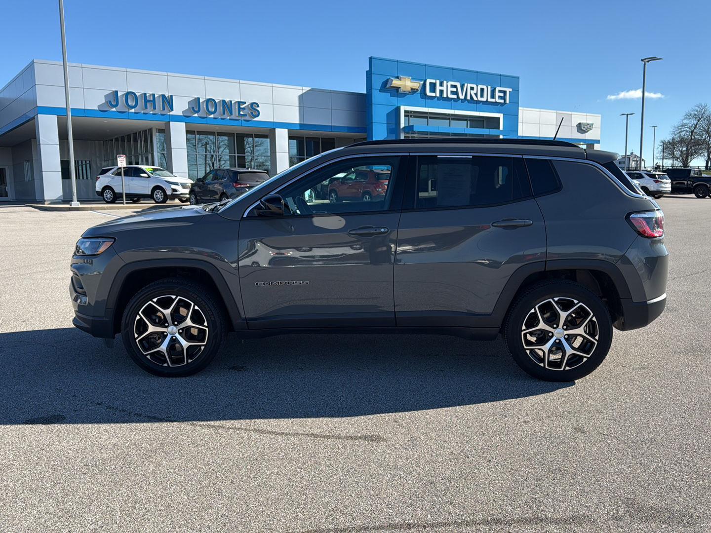 2024 Jeep Compass Latitude photo 2