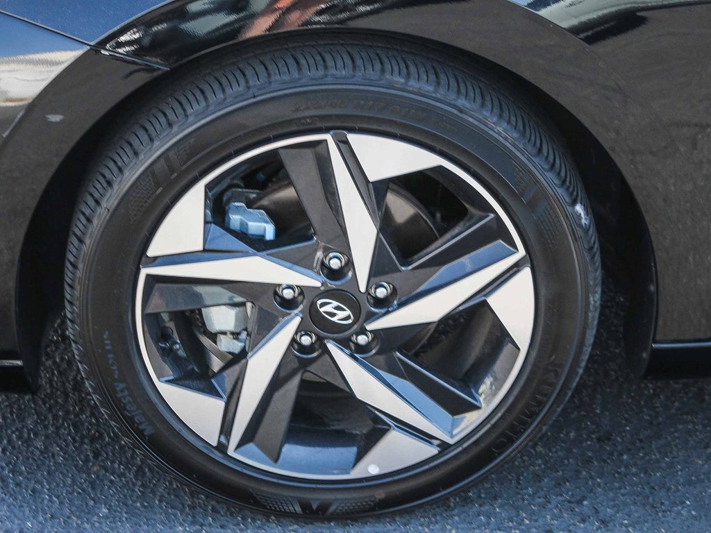 2023 Hyundai Elantra SEL photo 5