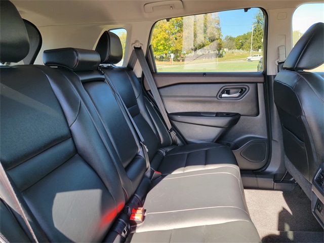2022 Nissan Rogue SL photo 16