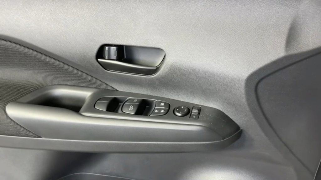 2025 Nissan Kicks Play S photo 27