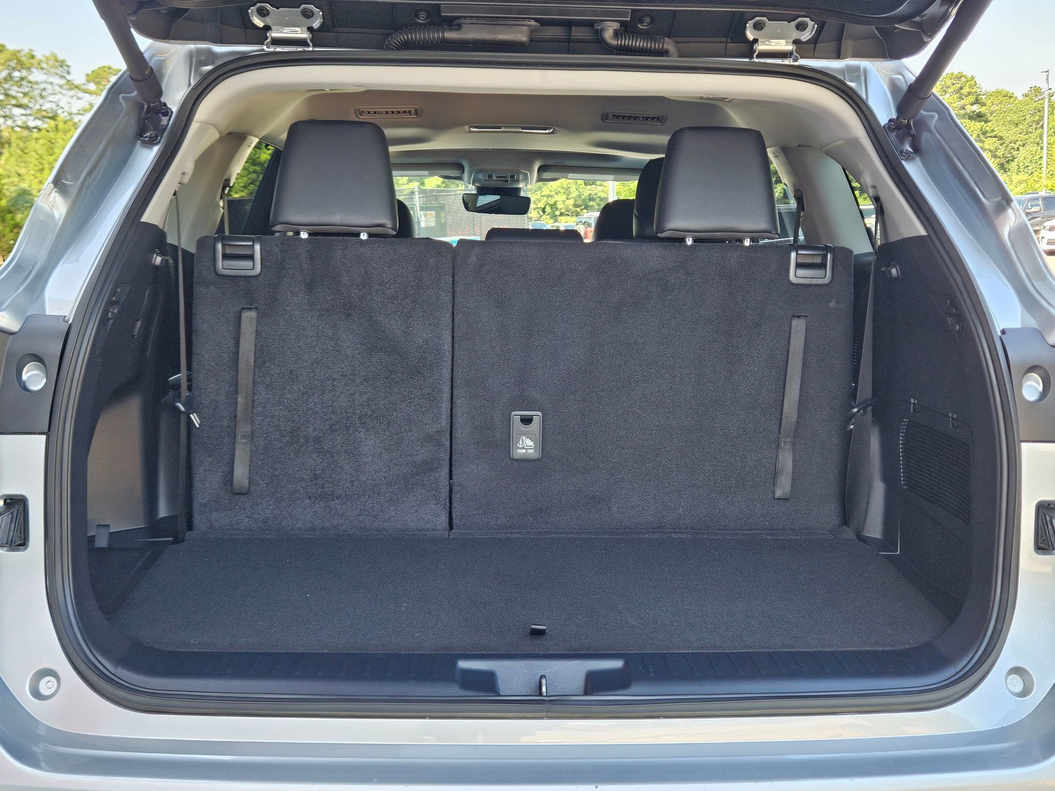 2024 Toyota Highlander XLE photo 28