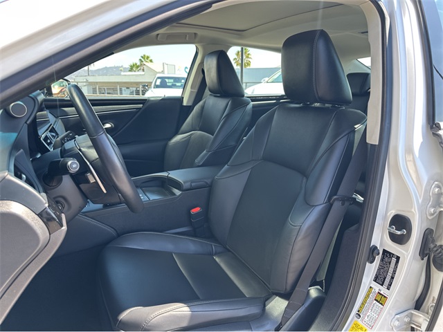 2025 Lexus ES 300h Premium photo 11