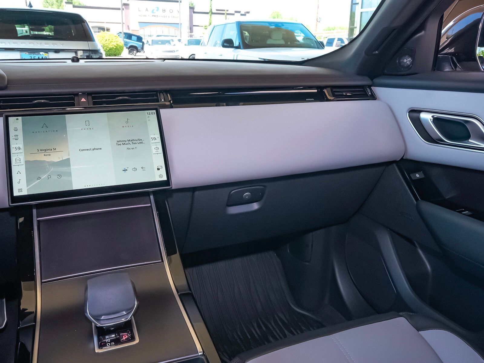 2026 Land Rover Range Rover Velar SE photo 38