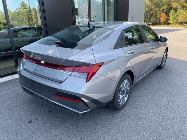 2025 Hyundai Elantra Hybrid Blue photo 3