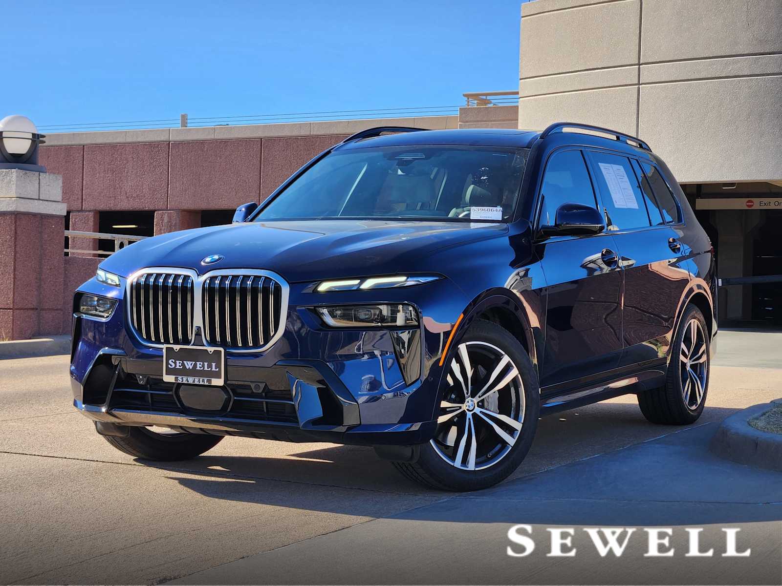 2023 BMW X7 40i's photo