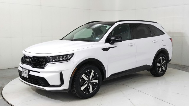 Used 2022 WHITE Kia S image 1