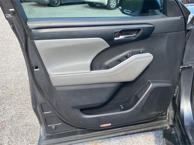 2021 Toyota Highlander XLE photo 15