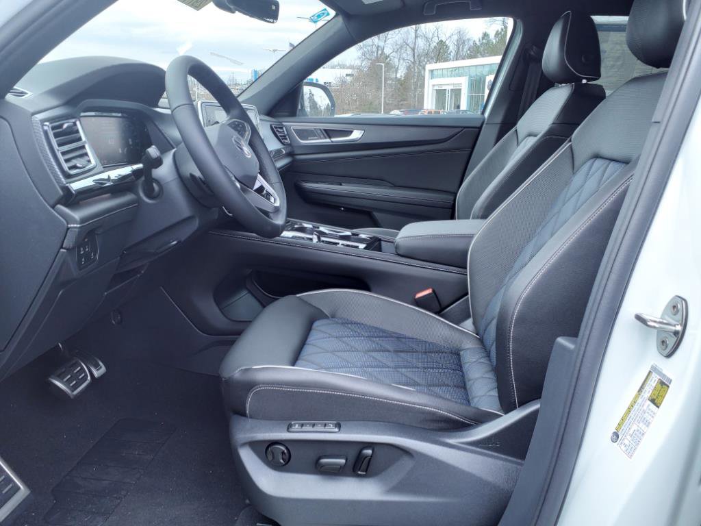 2025 Volkswagen Atlas Cross Sport SEL Premium R-Line photo 4