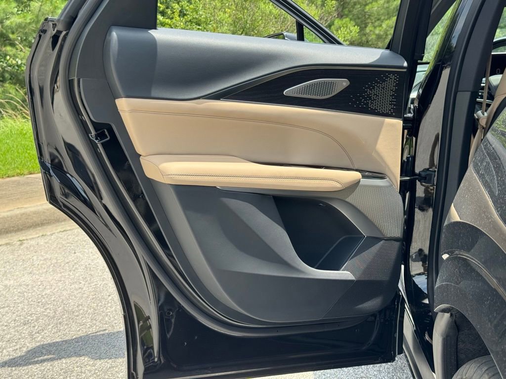 2025 Cadillac Lyriq Luxury photo 21