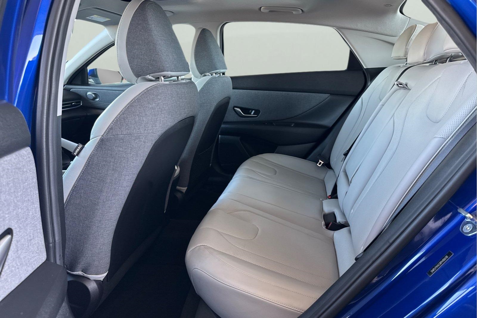 2023 Hyundai Elantra Limited photo 4