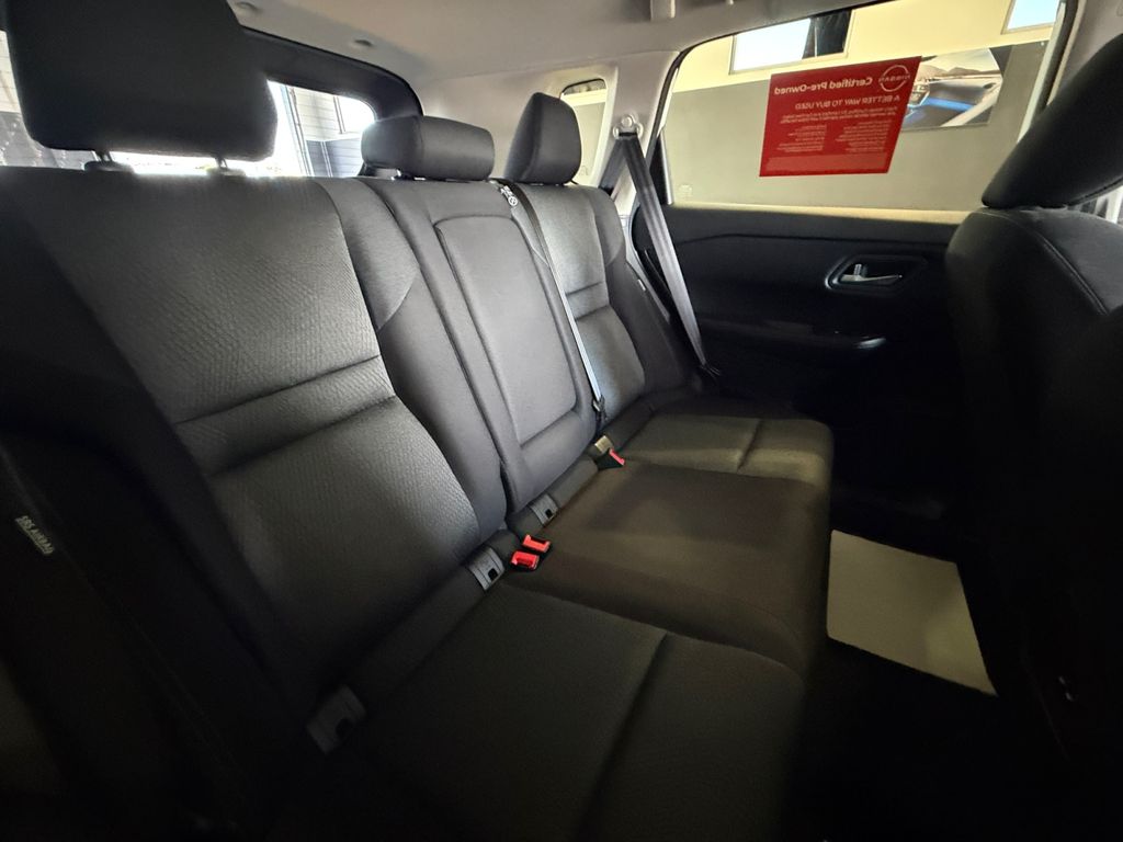 2024 Nissan Rogue SV photo 17