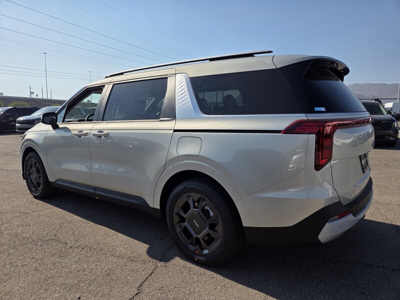 2026 Kia Carnival EX photo 2