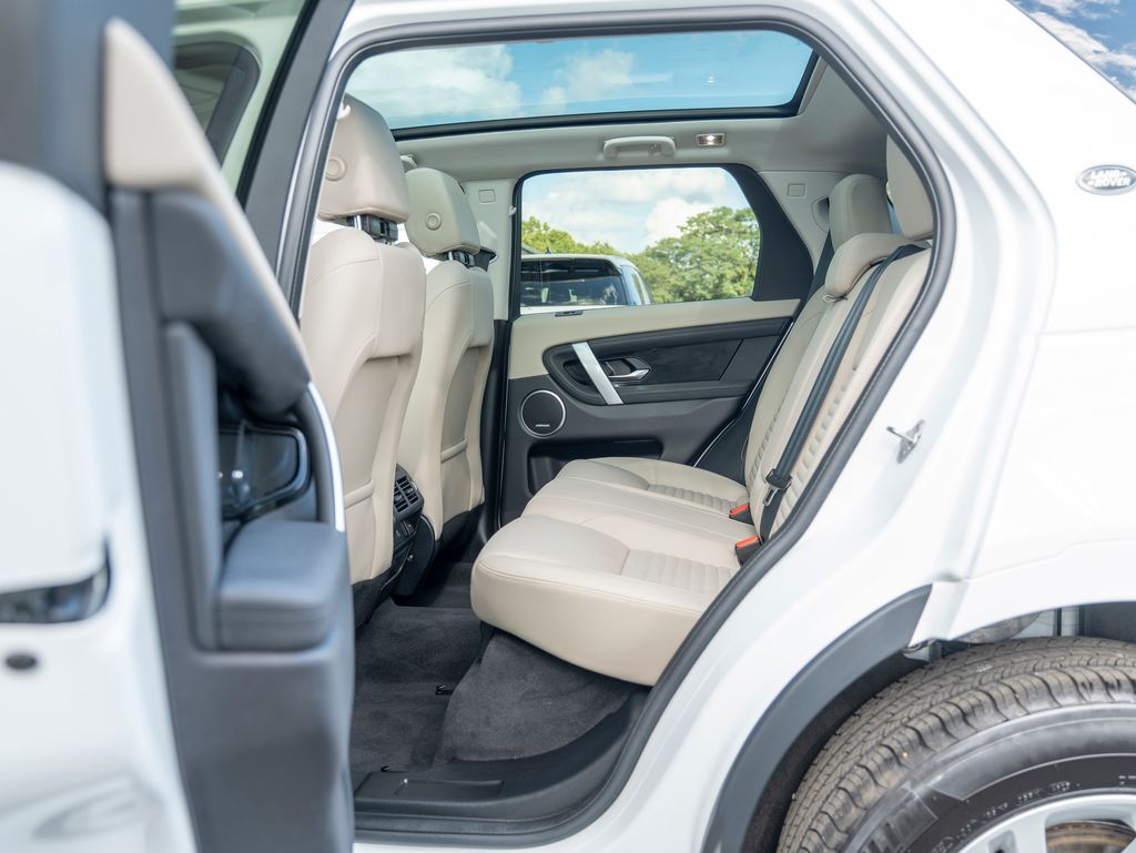 2024 Land Rover Discovery Sport S photo 28