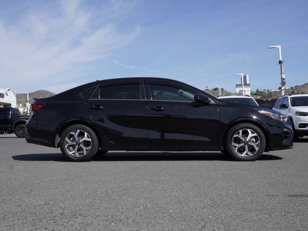 2021 Kia Forte LXS photo 2