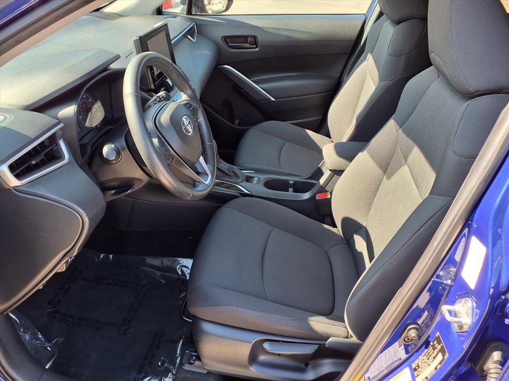 2023 Toyota Corolla Cross LE photo 2