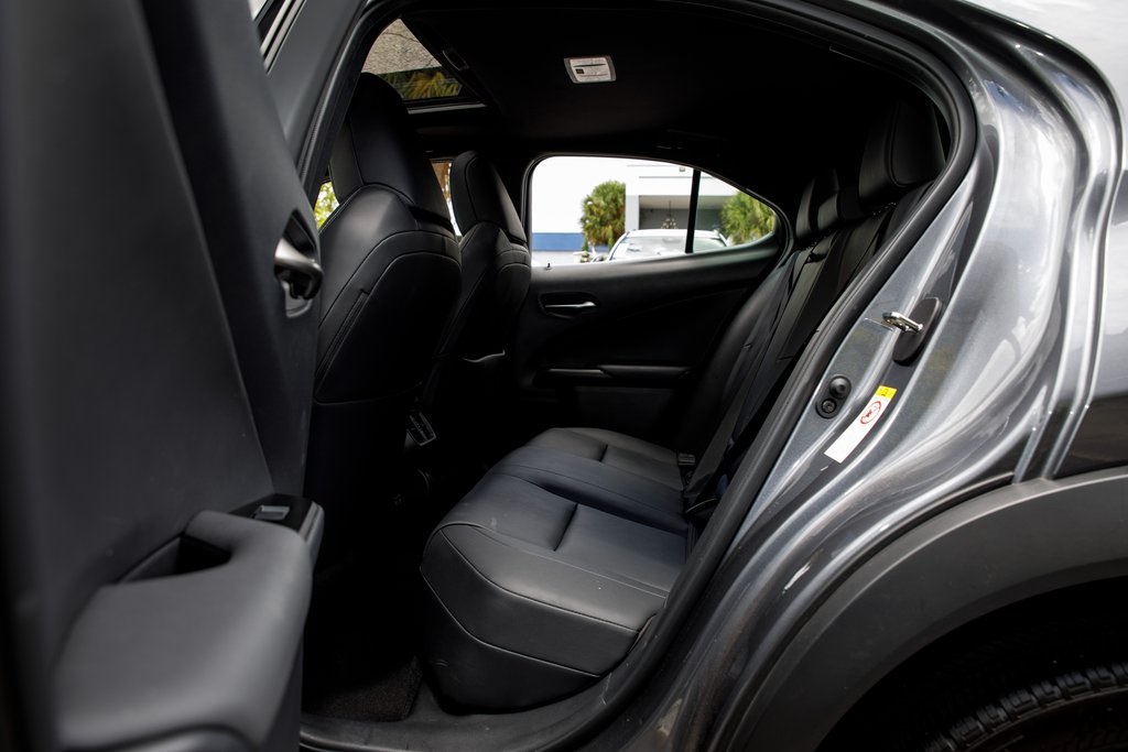 2019 Lexus UX 200 photo 27