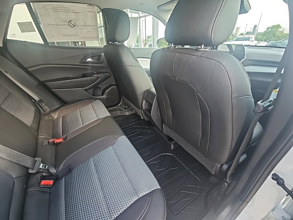 2025 Chevrolet Trax LT photo 16