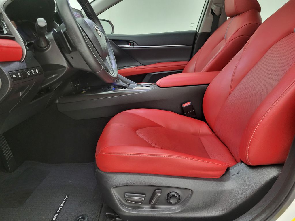 2022 Toyota Camry Hybrid XSE photo 2