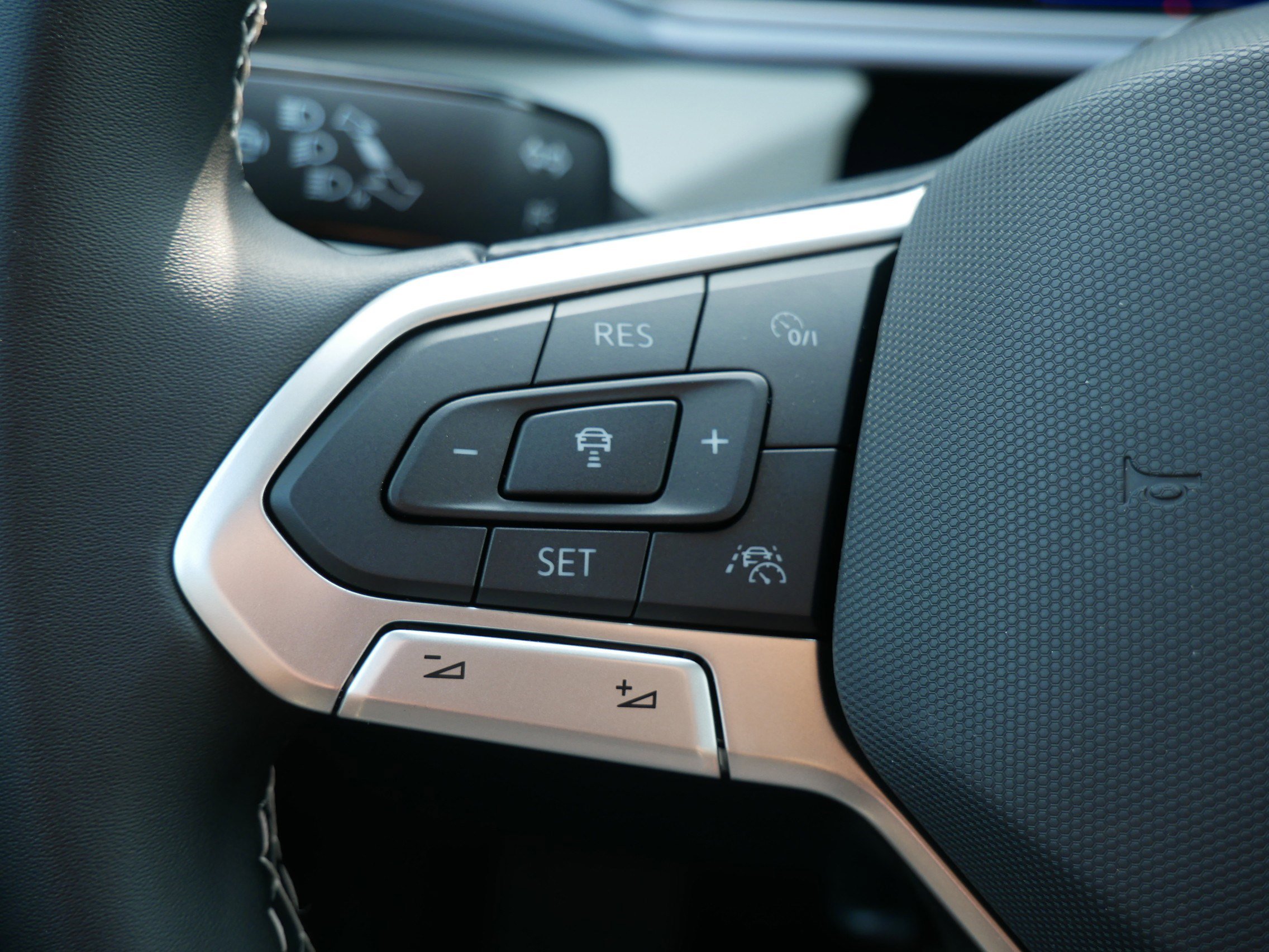 2025 Volkswagen Taos SEL photo 13