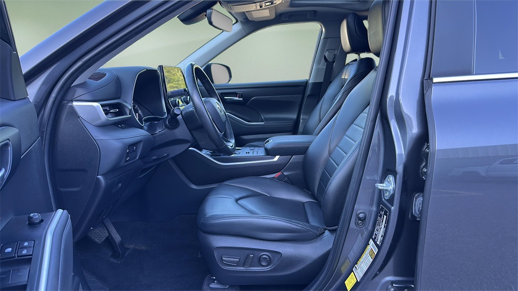 2023 Toyota Highlander XLE photo 22