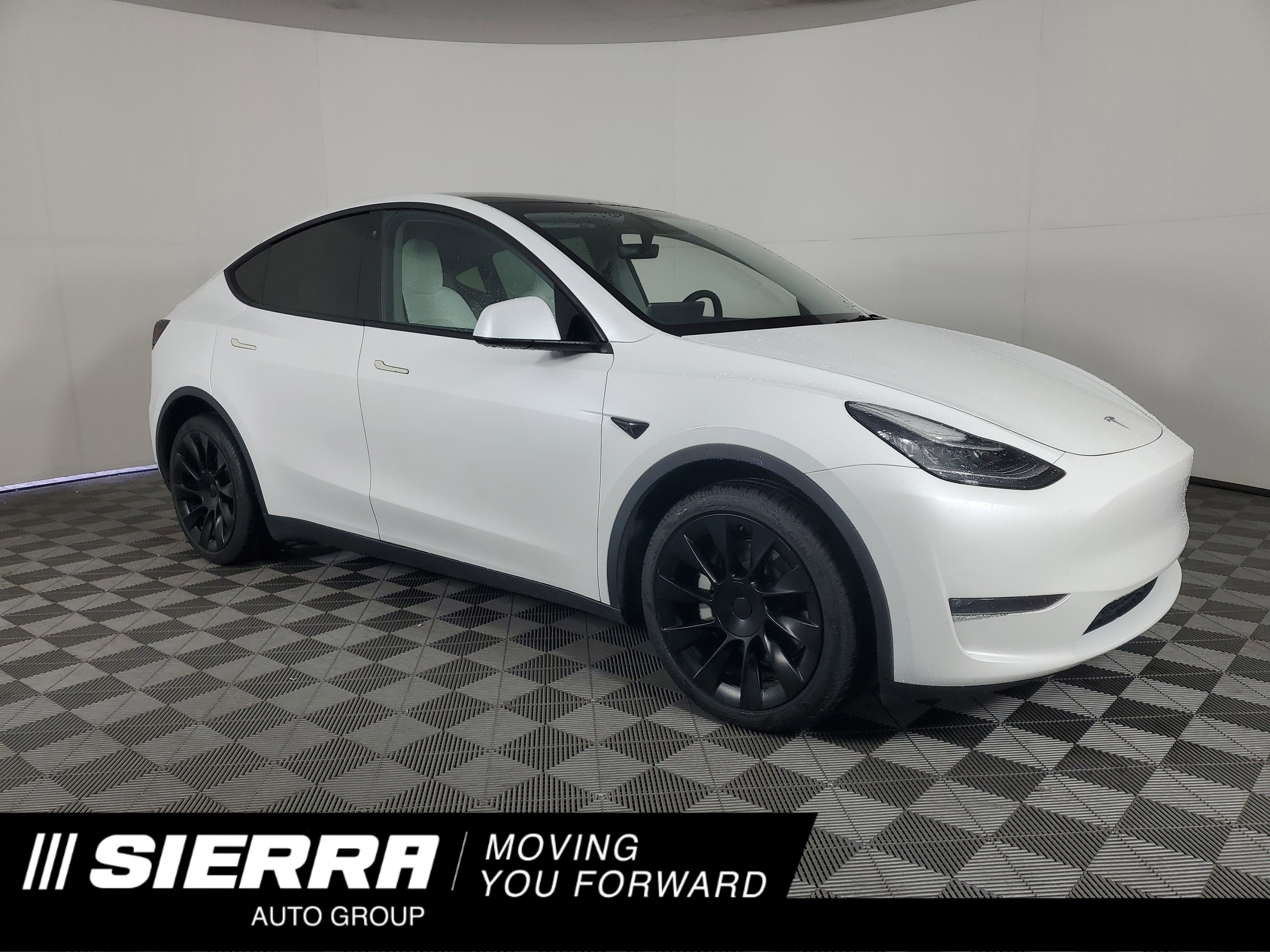 2023 Tesla Model Y Long Range's photo