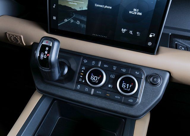 2025 Land Rover Defender 110 X-Dynamic SE photo 16