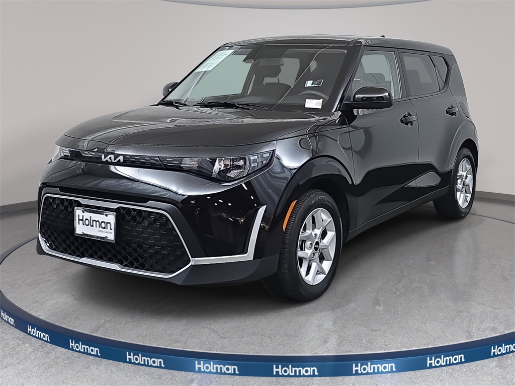 2024 Kia Soul LX's photo