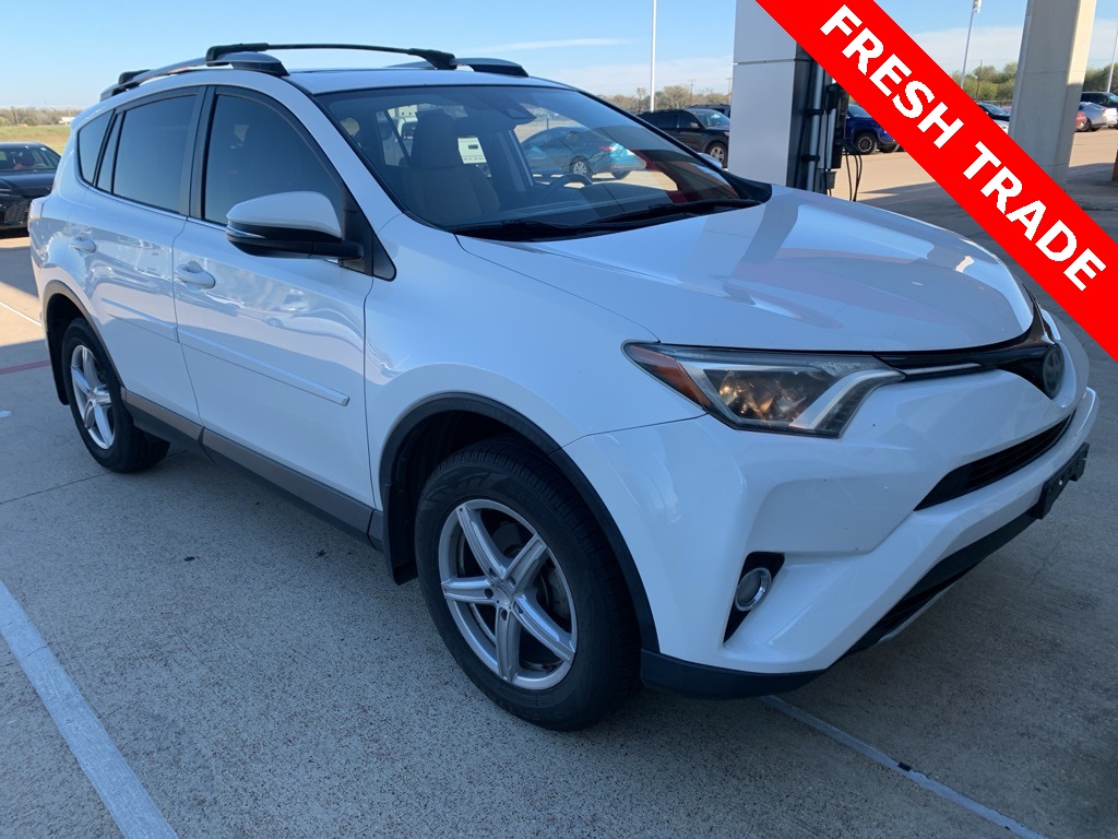 2018 Toyota RAV4 XLE's photo