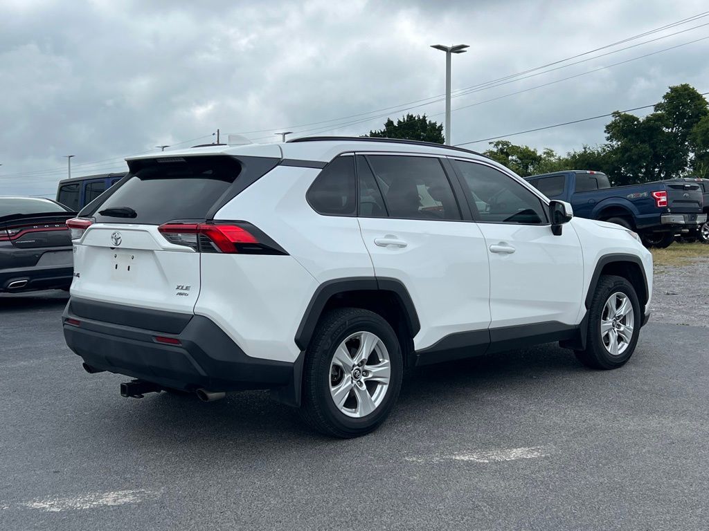 2020 Toyota RAV4 XLE photo 2