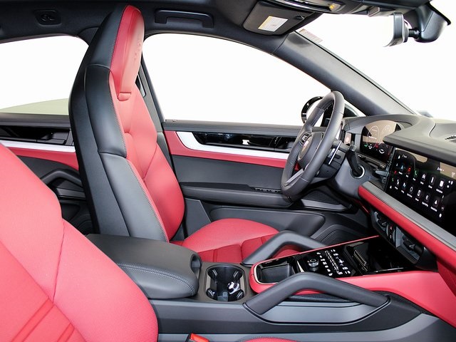 2025 Porsche Cayenne photo 24