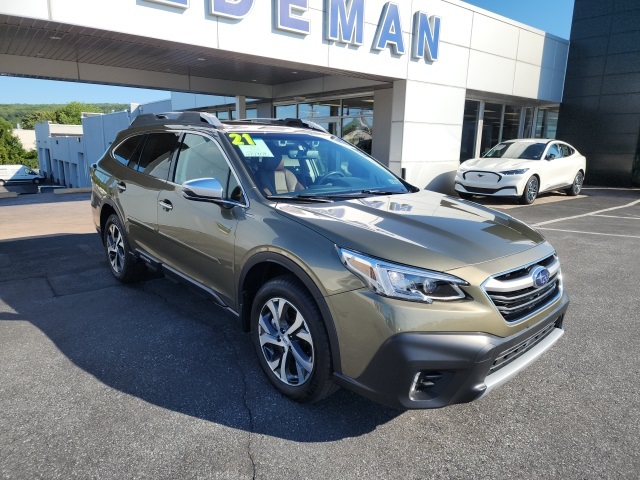 2021 Subaru Outback Touring's photo