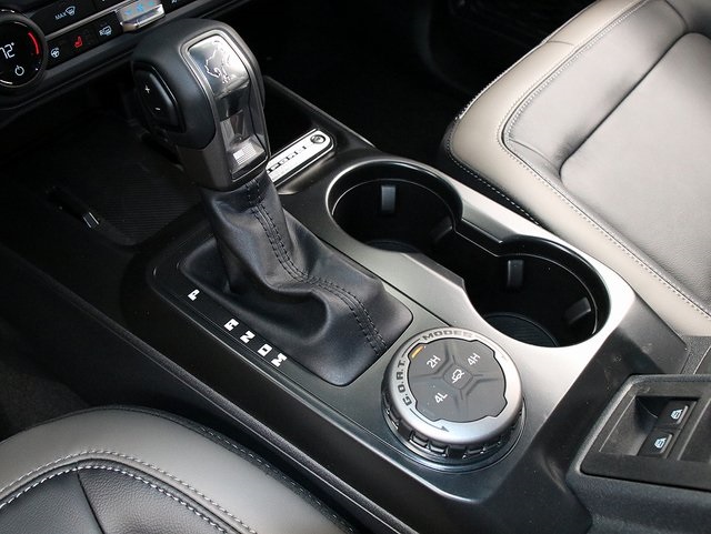2025 Ford Bronco Outer Banks photo 24