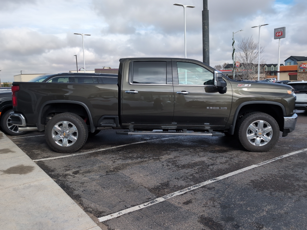 2022 Chevrolet Silverado 2500HD LTZ photo 3