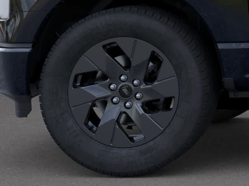 2025 Ford F-150 Lightning photo 18