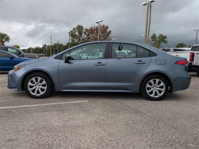 2025 Toyota Corolla LE photo 6
