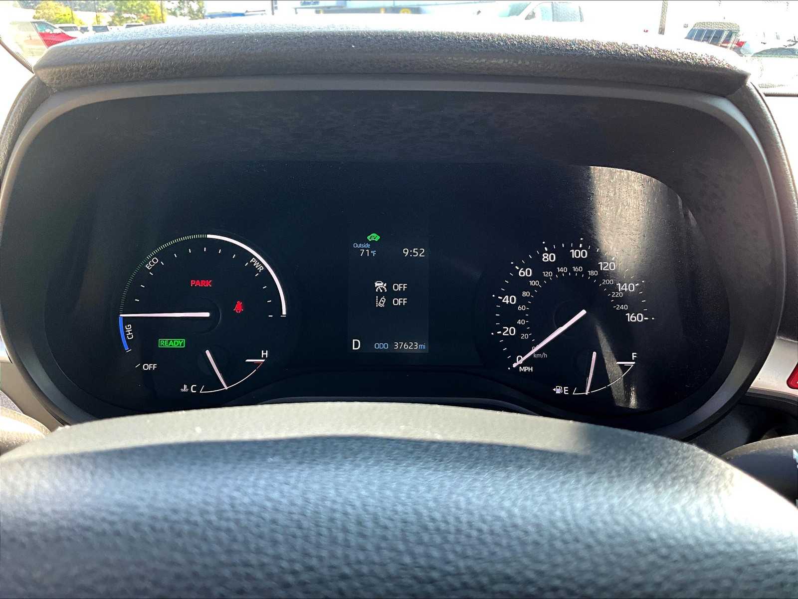 2023 Toyota Sienna LE photo 26