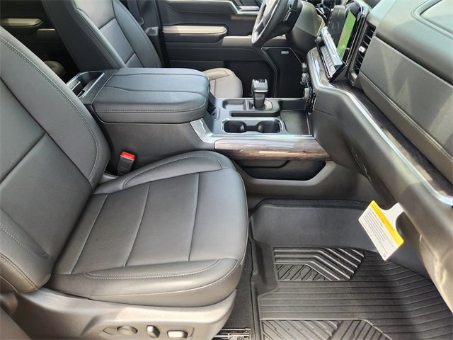 2025 Chevrolet Silverado 1500 LTZ photo 11