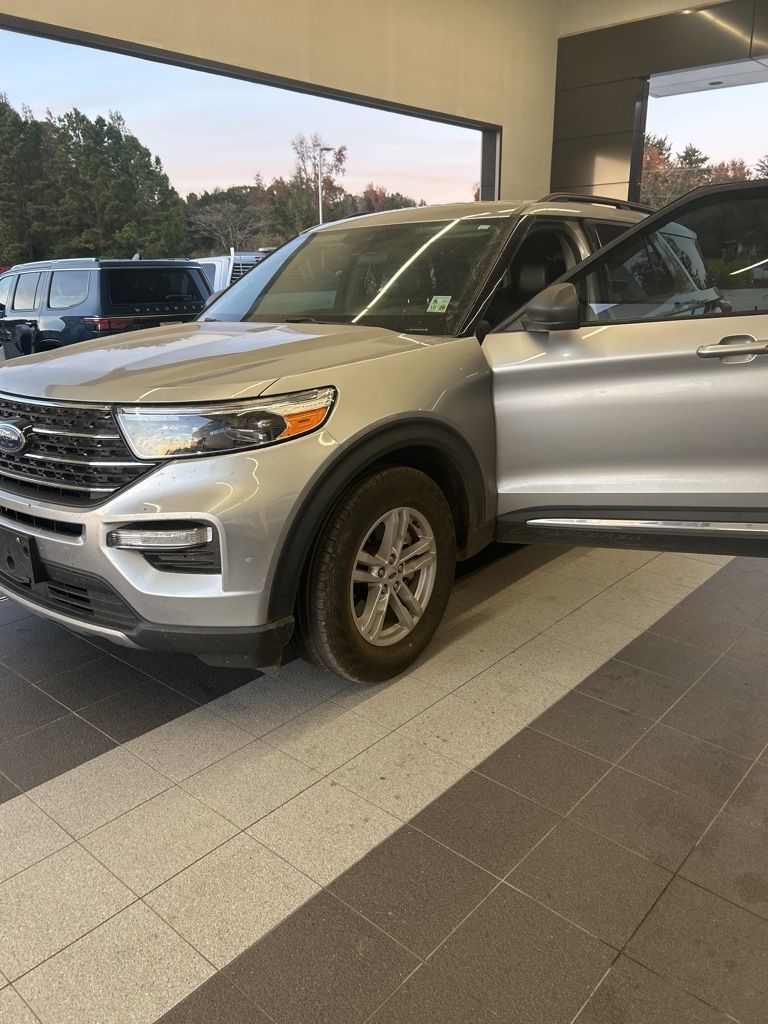 2020 Ford Explorer XLT photo 3