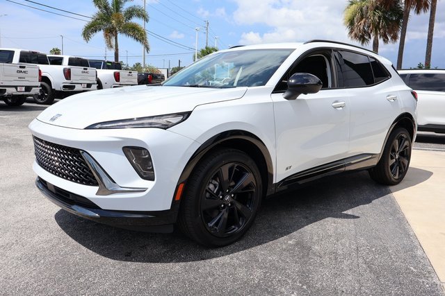 2025 Buick Envision Sport Touring photo 2