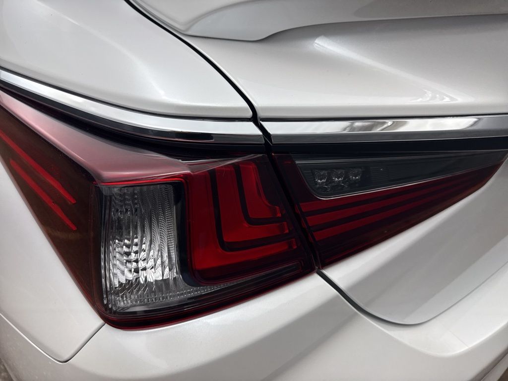 2023 Lexus ES 350 photo 21