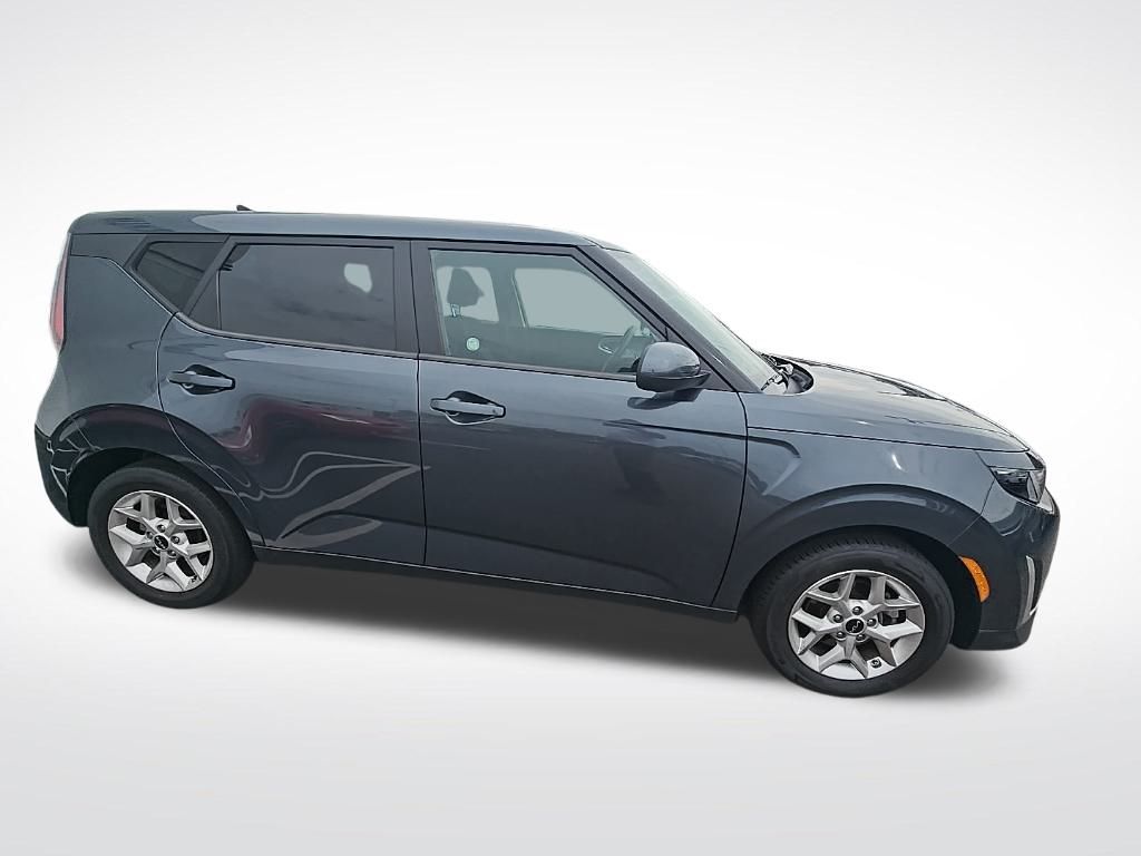 2023 Kia Soul LX photo 4