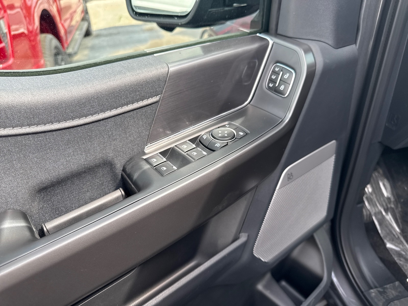 2025 Ford F-150 Lariat photo 12