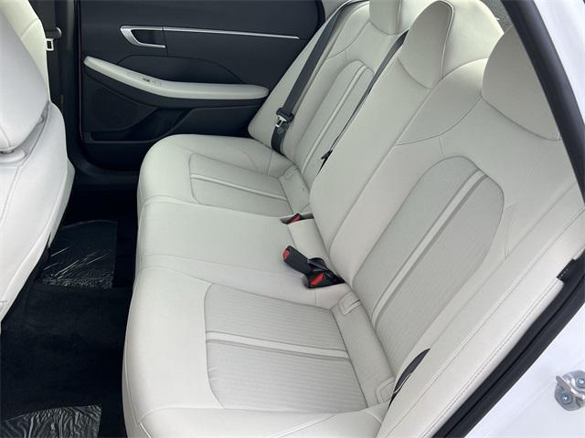 2026 Hyundai Sonata SE photo 4