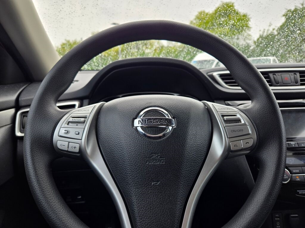 2016 Nissan Rogue SV photo 26
