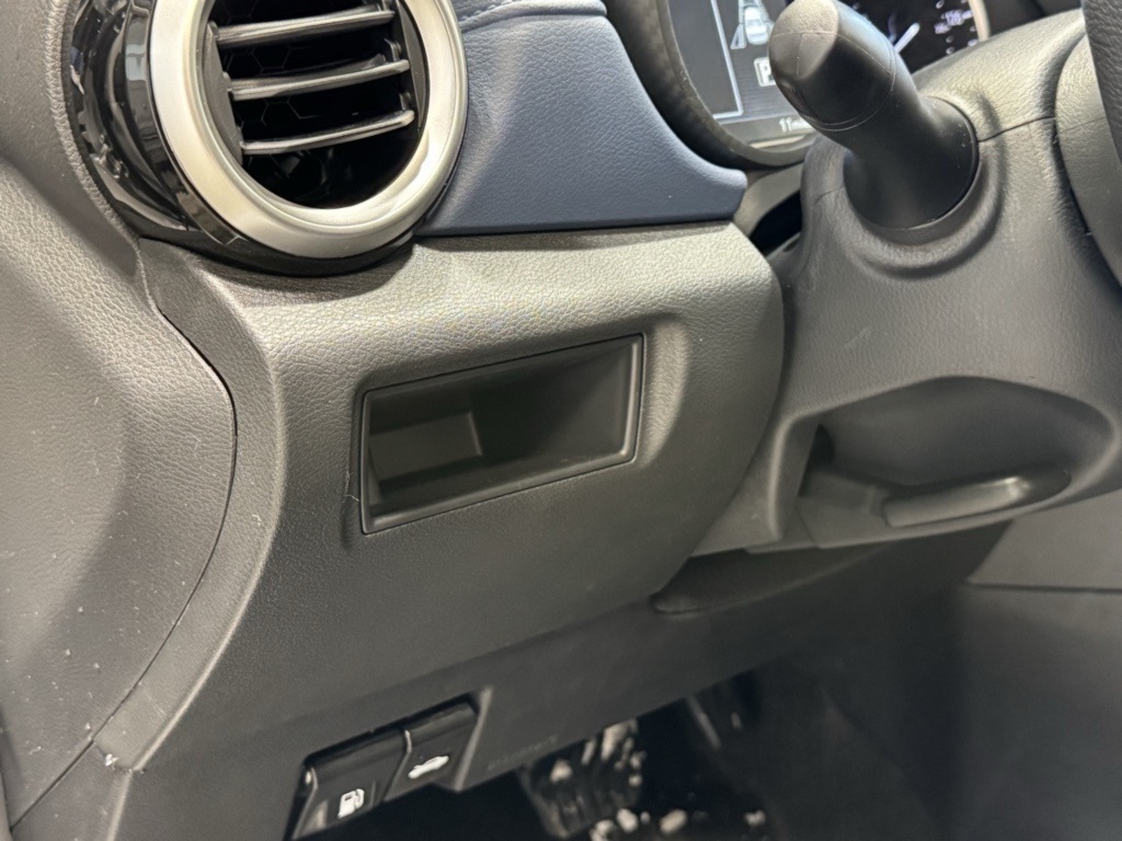2025 Nissan Versa SV photo 12