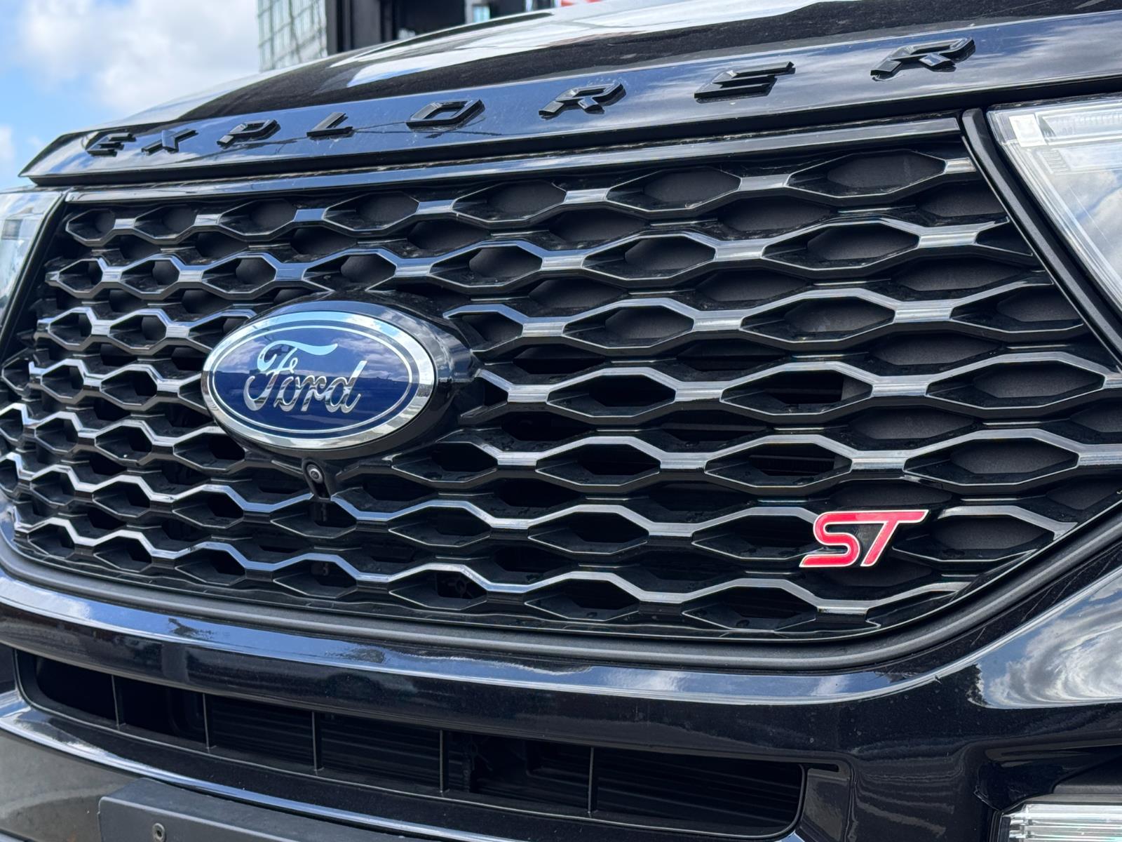 2022 Ford Explorer ST photo 10