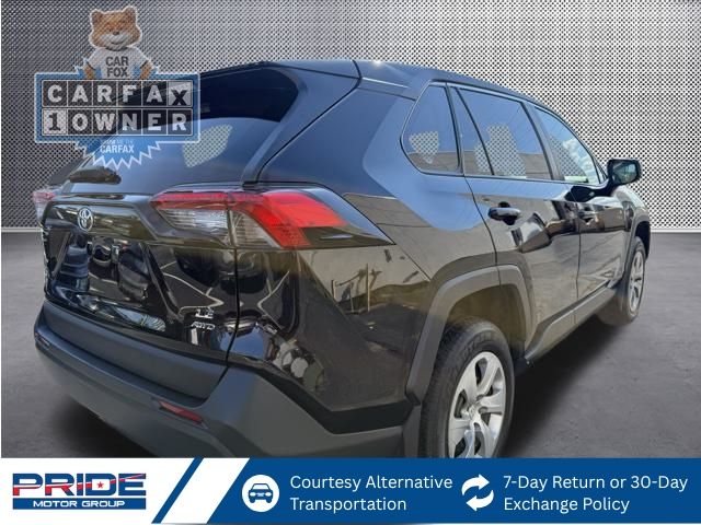 2022 Toyota RAV4 LE photo 5