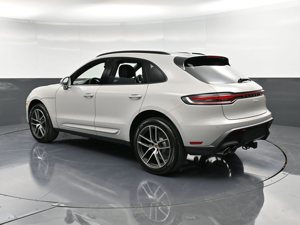 2026 Porsche Macan T photo 3
