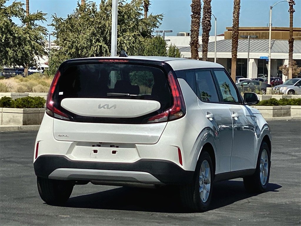 2024 Kia Soul LX photo 4